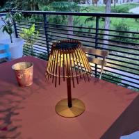 Lampe de table solaire Eleonor en bambou - 100 lumens                           