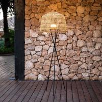 Lampadaire sans fil Amalfi 145 cm avec ampoule 900 lm maxi télécommande pied métal abat jour fibre naturelle rechargeable USB